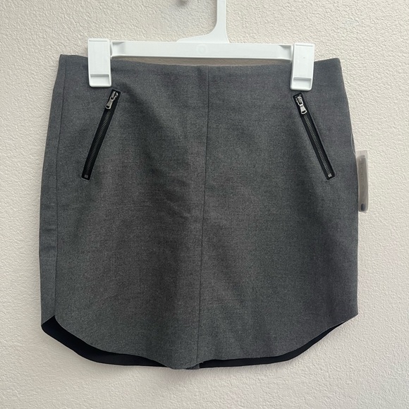 NWT Forever 21 Grey Zipper Accent Mini Skirt Size Medium - Picture 2 of 11